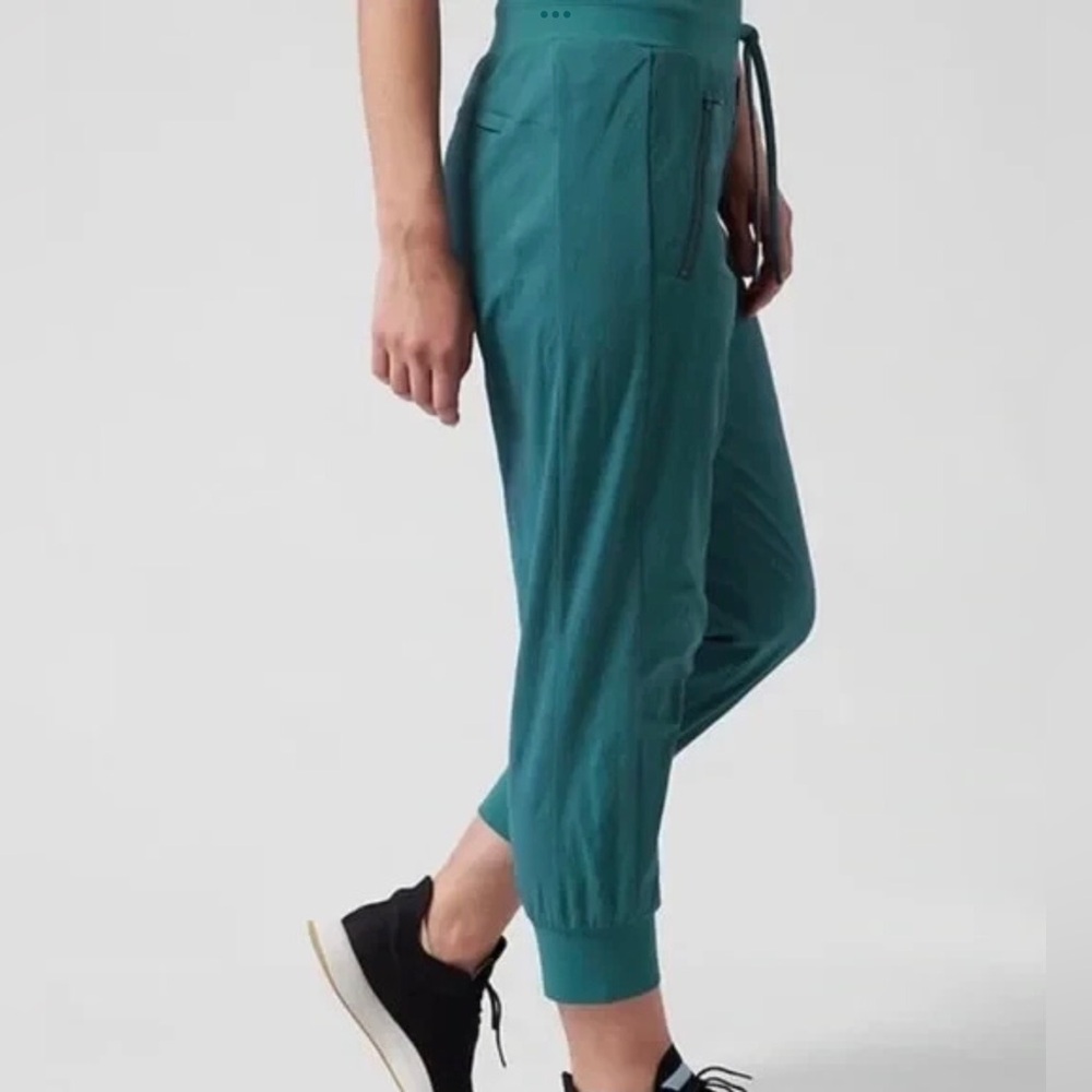 NWT Athleta Trekkie North Crop Jogger 10 Borealis Green - Picture 2 of 5